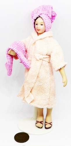 Puppenstubenfrau rosa - puppenstubenfrau, im